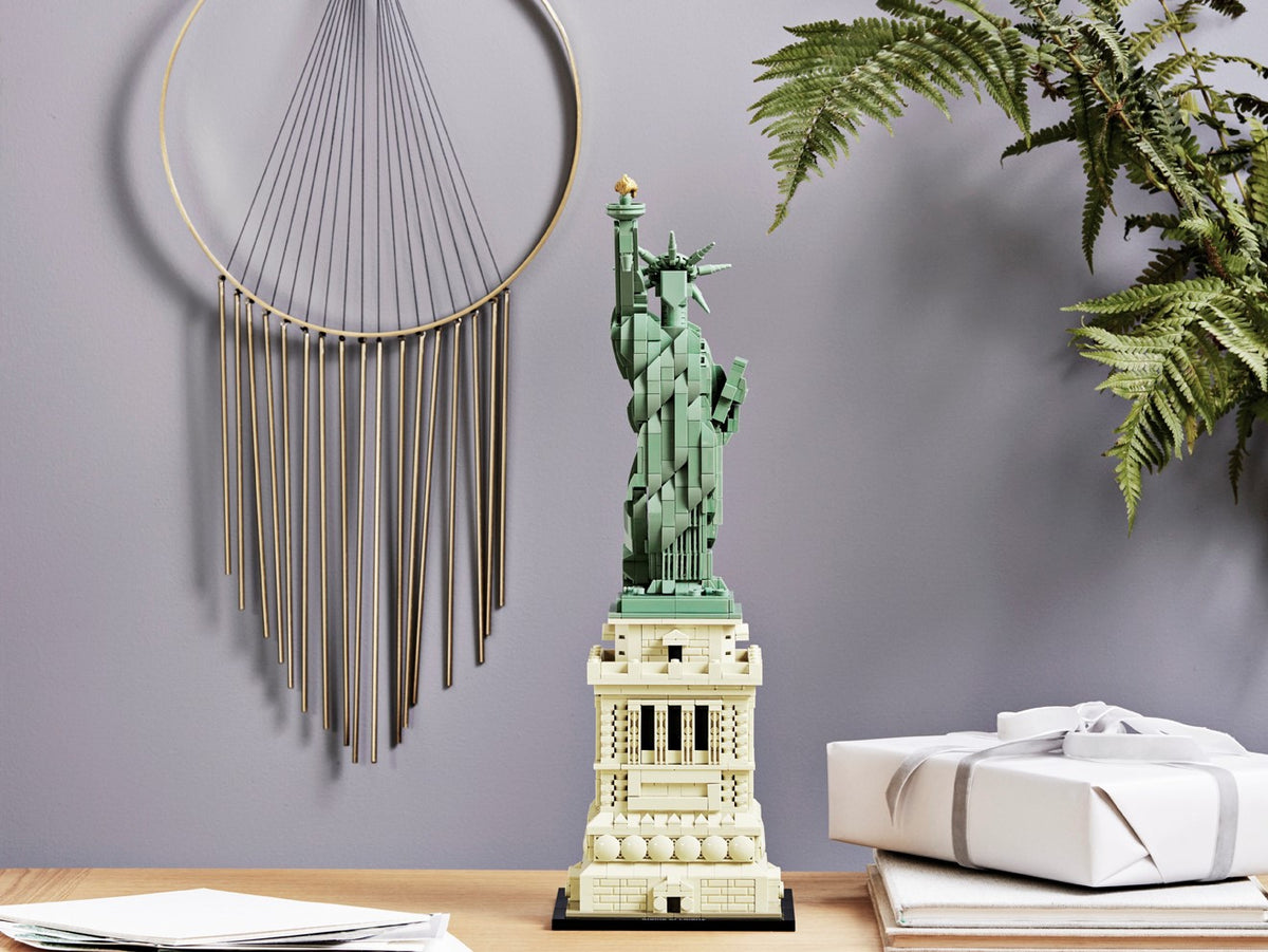 LEGO Architecture Statue of Liberty 21042 Building Set (1,685 Pieces) - View 6