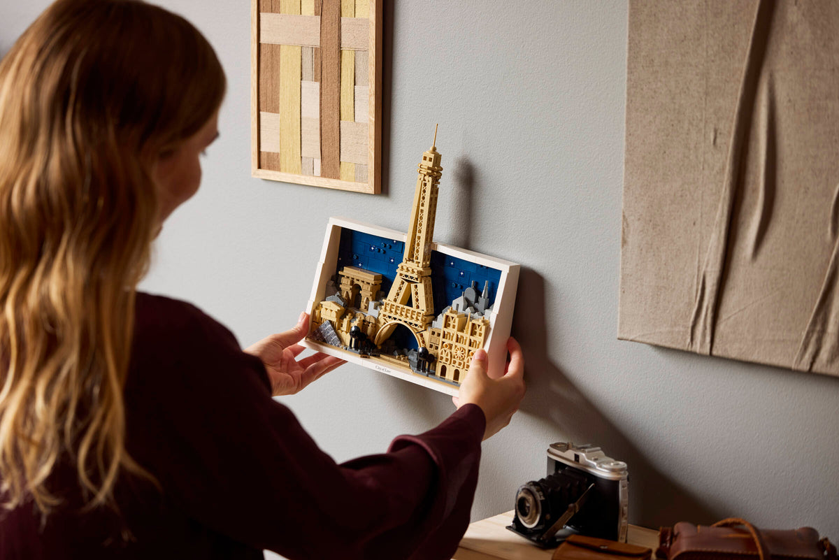 LEGO Architecture Paris City of Love Building Set (958 Pieces, Ages 18+) - View 8