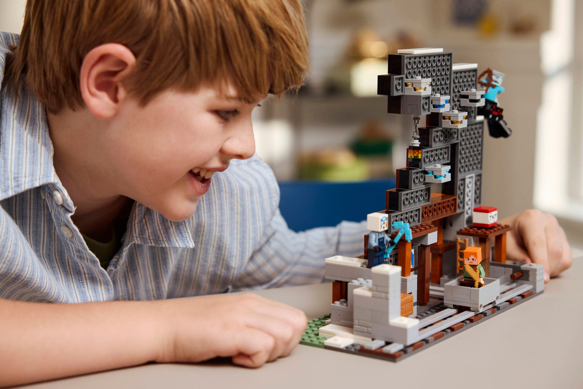 LEGO Minecraft The Pickaxe Mine 21277 Building Set (530 Pieces) - View 7