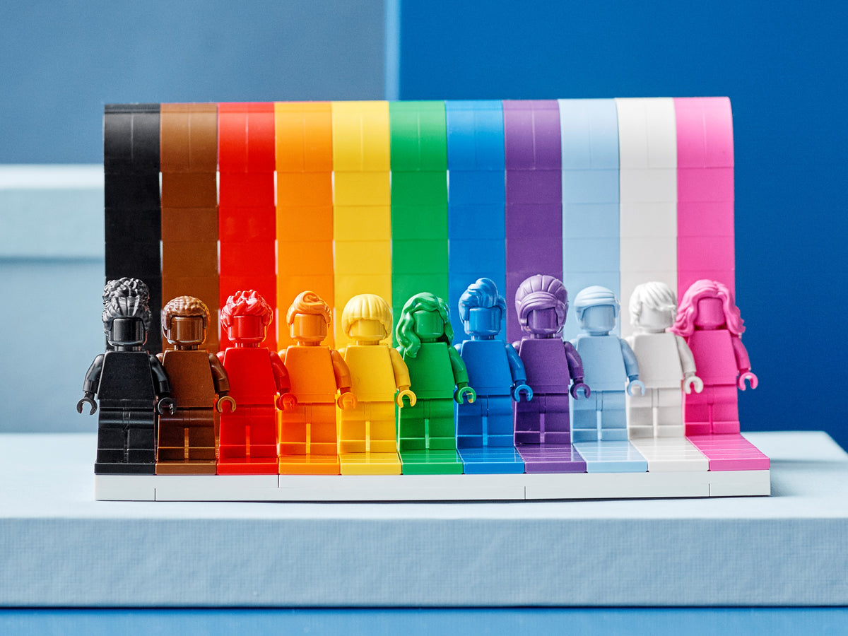 LEGO Everyone Is Awesome 40516 Building Set with 11 Minifigures (346 Pieces) - View 15