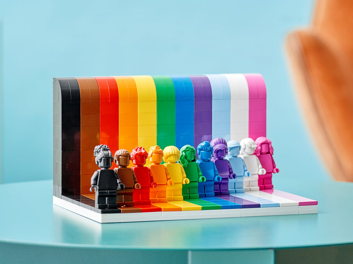 LEGO Everyone Is Awesome 40516 Building Set with 11 Minifigures (346 Pieces) - View 9