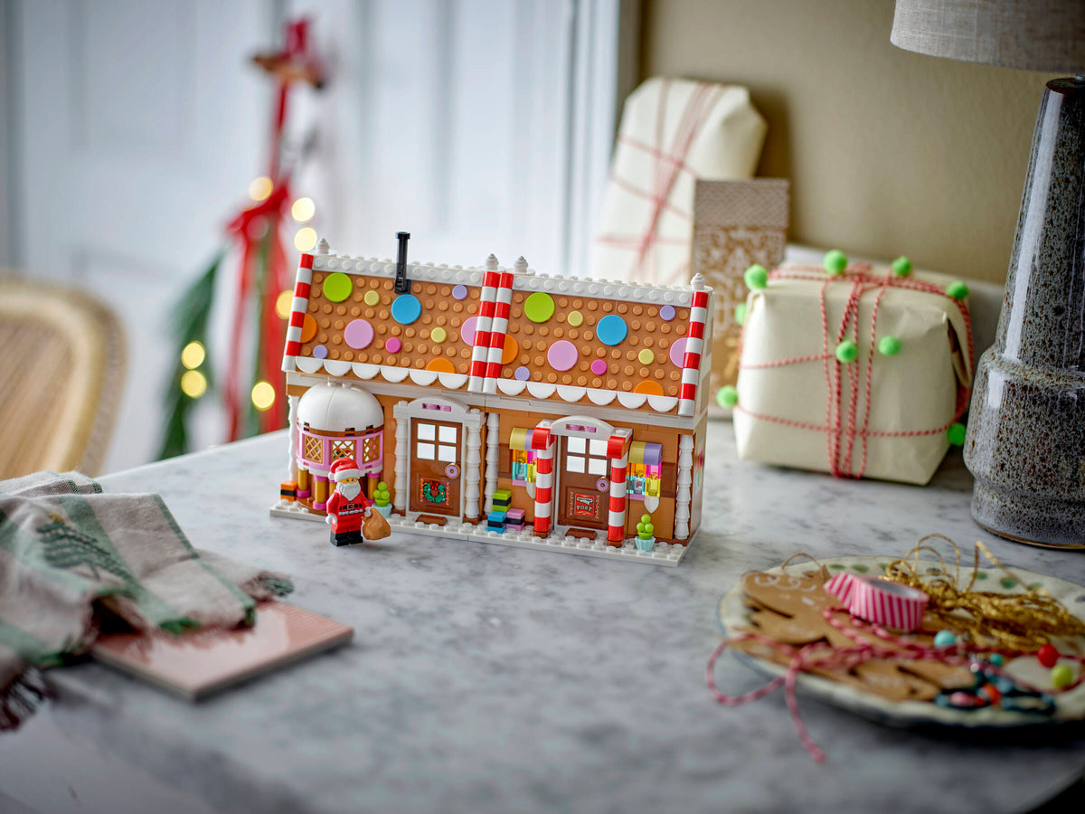 LEGO Festive Gingerbread House 40809 Building Set (498 Pieces) - View 8