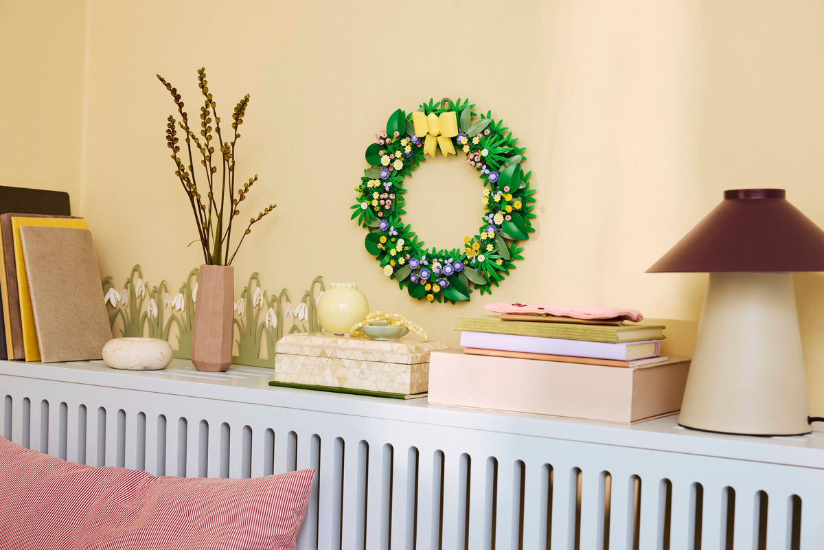 LEGO Spring Wreath 40957 Building Set (747 Pieces) - View 6