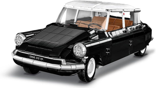 Brick-built 1:12 scale classic French sedan with streamlined body