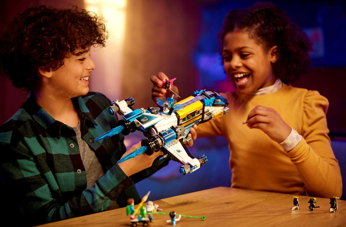 LEGO DREAMZzz Mr. Oz's Spacebus 71460 Building Set with 2 Minifigures (878 Pieces) - View 7