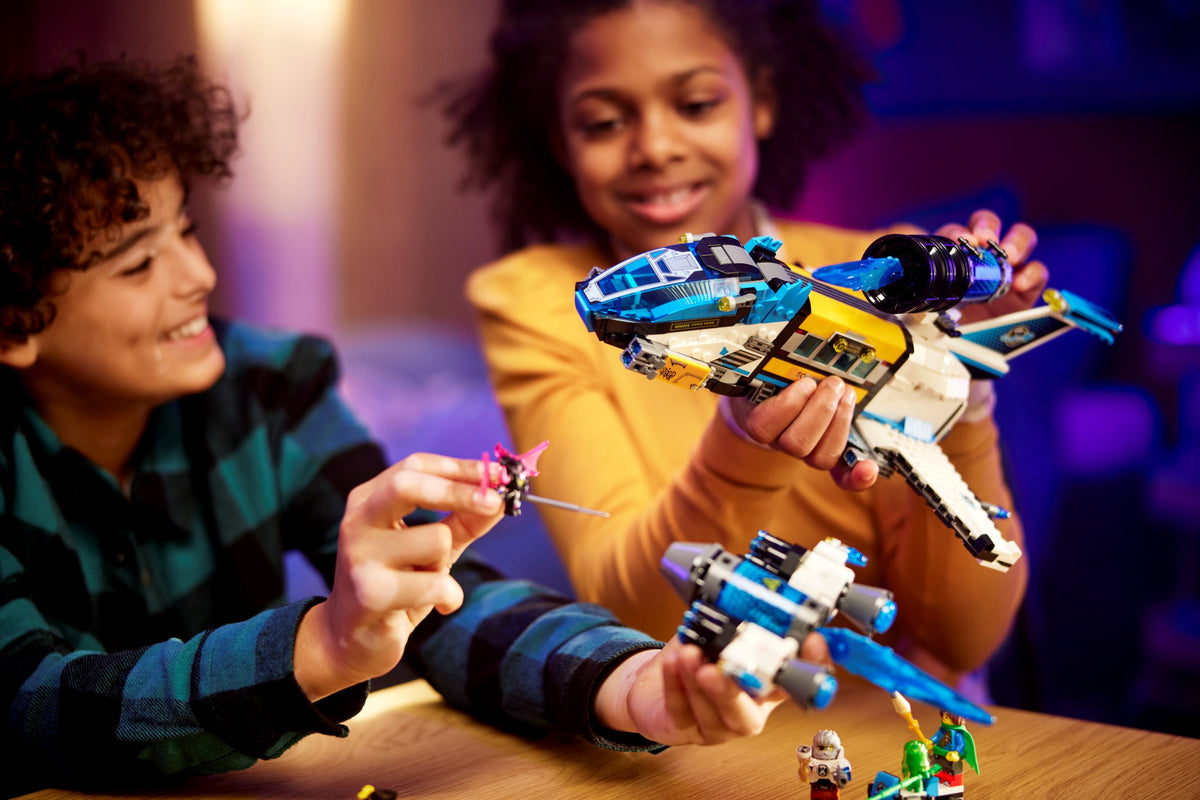 LEGO DREAMZzz Mr. Oz's Spacebus 71460 Building Set with 2 Minifigures (878 Pieces) - View 8