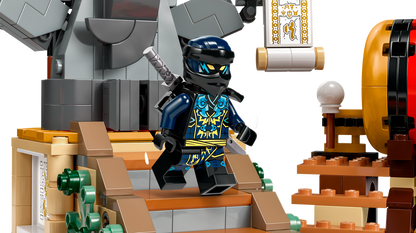 LEGO NINJAGO Tournament Battle Arena 71818 Building Set (659 Pieces) - View 4