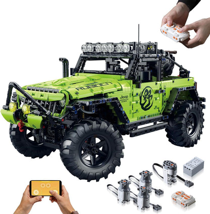 Large brick-built 4x4 off-road SUV with chunky tires – view 2