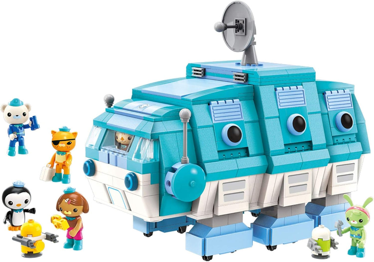 Undersea explorer vehicle brick build with six small crew figures