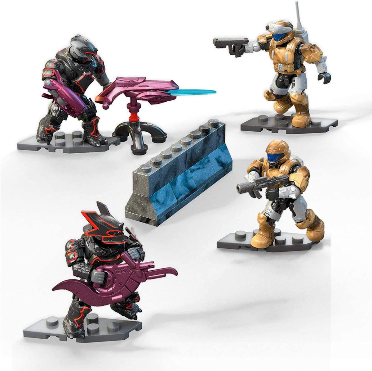 Brick-built turret with two armored soldiers facing two large alien warrior figures