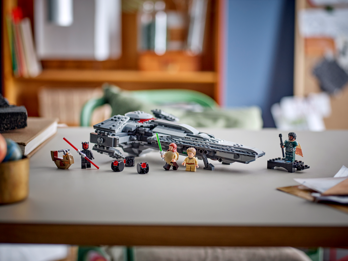 LEGO Star Wars Darth Maul's Sith Infiltrator 75383 Building Set (640 Pieces) - View 8