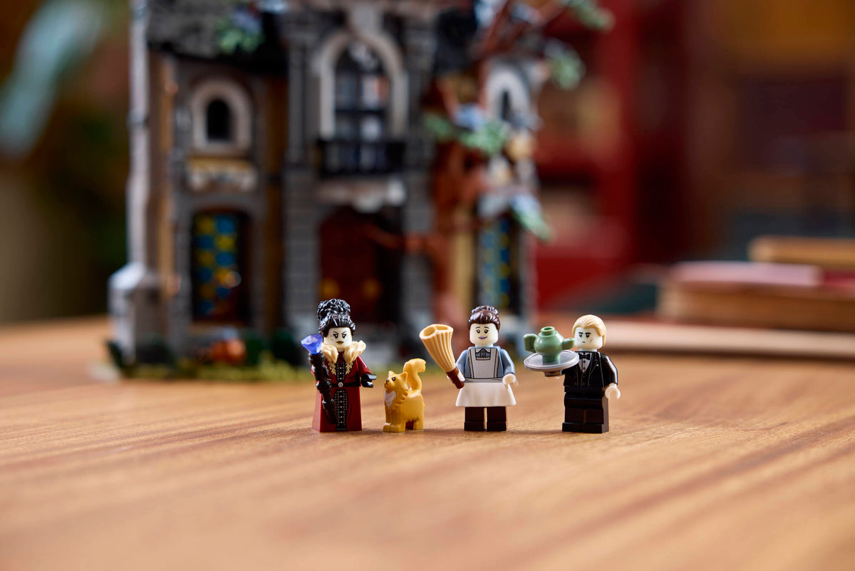LEGO Icons Mayor Manor 11383 Building Set for Adults (1,420 Pieces) - View 11