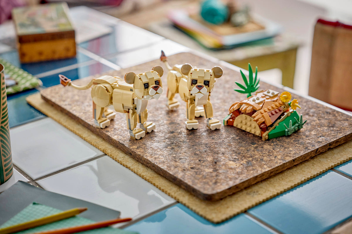 LEGO Creator 3-in-1 Wild Animals: Majestic Lion 31386 Building Set (839 Pieces) - View 18