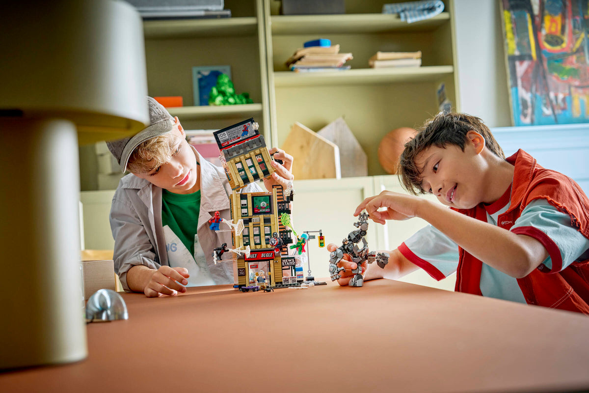 LEGO Marvel Spider-Man vs. Mysterio: The Daily Bugle 76342 Building Set (781 Pieces) - View 8