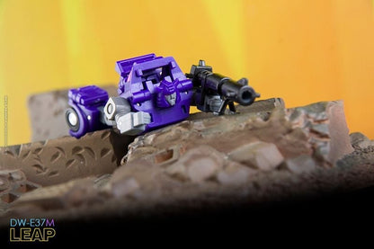 Dr. Wu DW-E37M Leap and DW-E38M Pulse Gun Plastic Figure Set - View 10