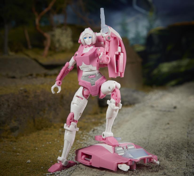 Hasbro Transformers War for Cybertron: Earthrise Deluxe Class Arcee 5.5-Inch Action Figure - View 3