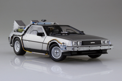 Aoshima Back to the Future Movie Mecha No.BT-05 Time Machine with Figure 1/24 Scale Plastic Model Kit - View 8