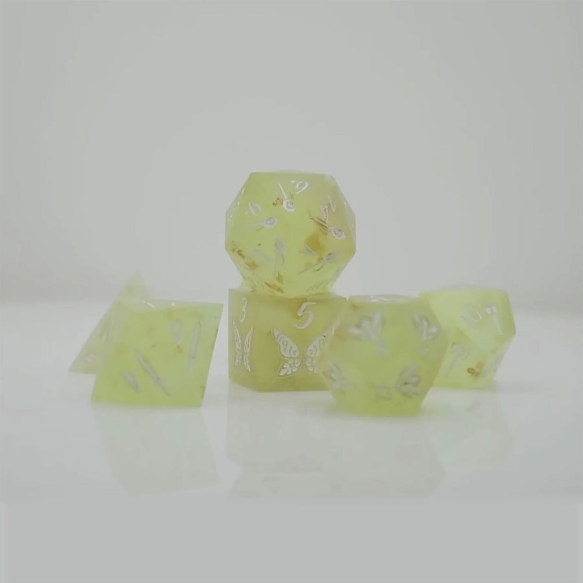 Misty Mountain Games Frieren: Beyond Journey's End Sharp-Edged Resin Dice Set - View 3