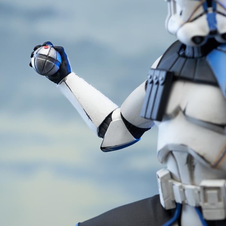 Diamond Select Toys Star Wars: The Clone Wars Premier Collection Captain Rex 1/7 Scale Limited Edition Statue - View 9