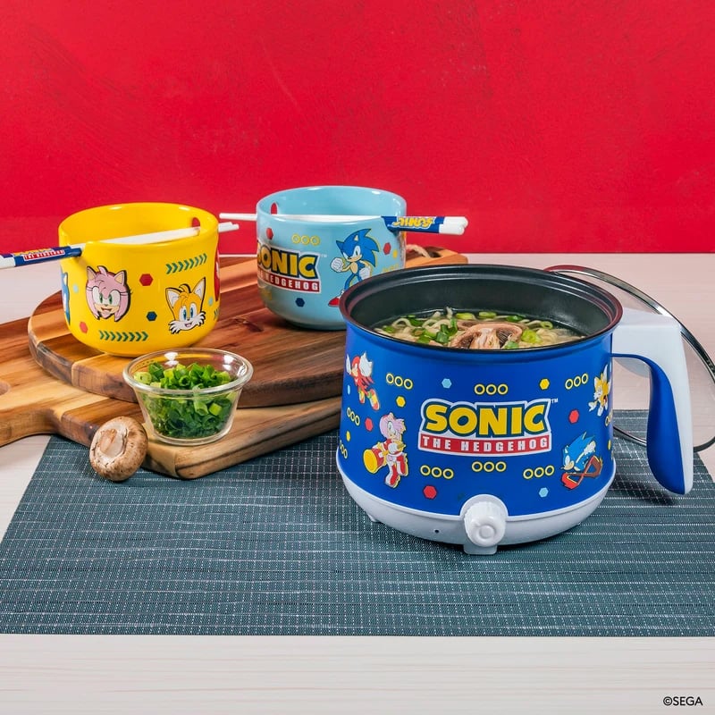Uncanny Brands Sonic the Hedgehog Hot Pot with Ramen Bowls Cooking Set - View 5