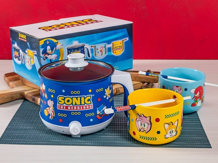 Uncanny Brands Sonic the Hedgehog Hot Pot with Ramen Bowls Cooking Set - View 2