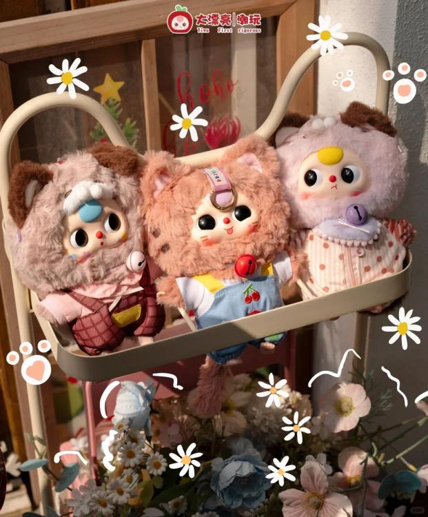 Cureplaneta Baby Three Kitten Wardrobe Random Vinyl Plush Toy - View 13
