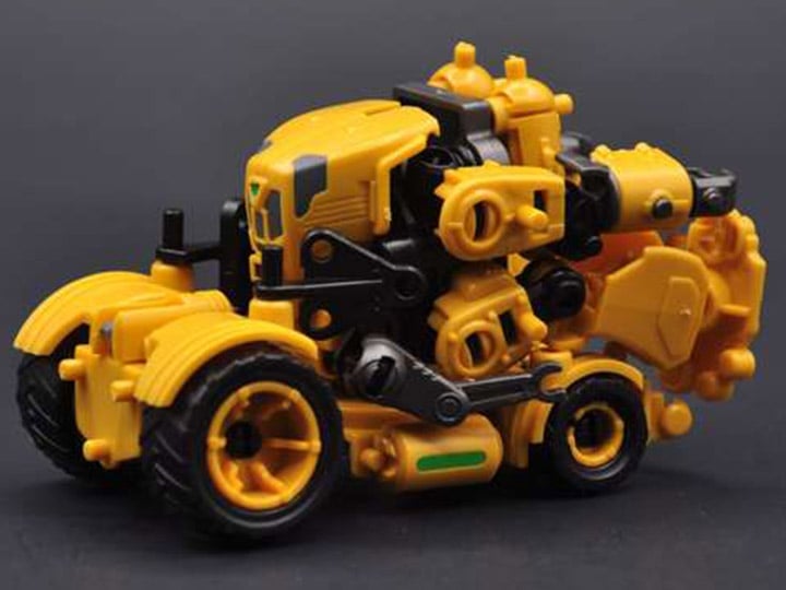 Rihio Multiabyss V-Link Mecha Defender + Construction (Yellow) 1/60 Scale Model Kit - View 2