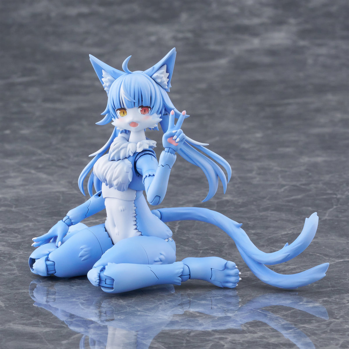 Aoshima KemoPla Omaneko Model Kit in ABS and PVC (5.8-Inch) - View 8