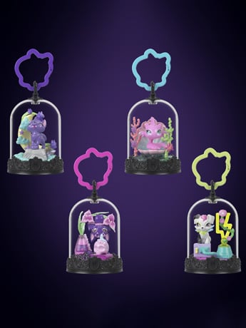 Mattel Monster High Box of 9 Random Pet Keychains, 3-Inch