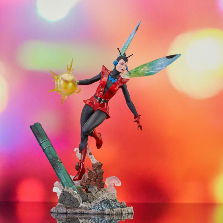 Diamond Select Toys Marvel Gallery Wasp Figure Diorama Statue, 13-Inch - View 4