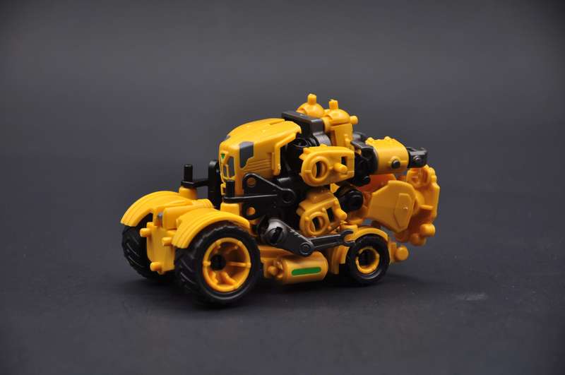 Rihio Multiabyss V-Link Mecha Defender + Construction (Yellow) 1/60 Scale Model Kit - View 5