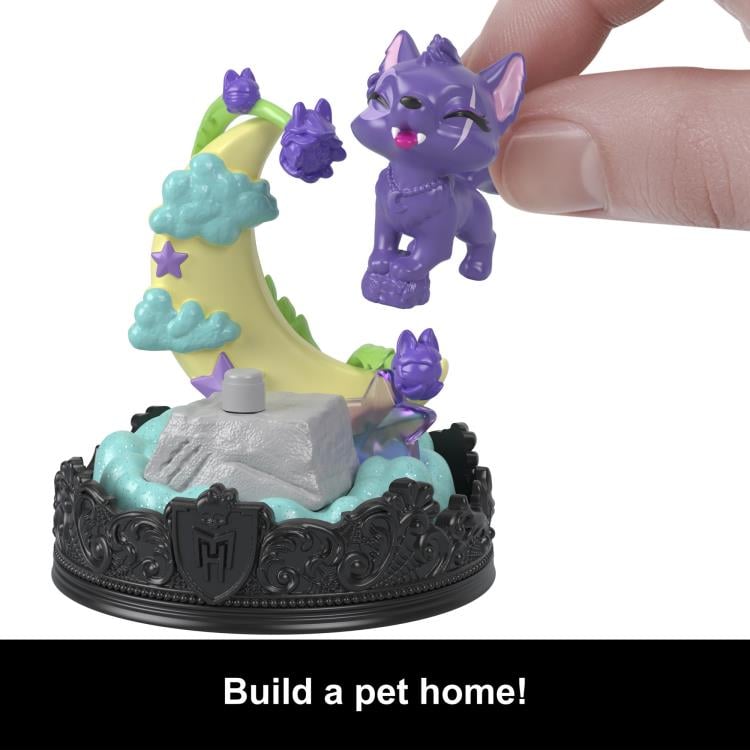Mattel Monster High Box of 9 Random Pet Keychains, 3-Inch - View 4