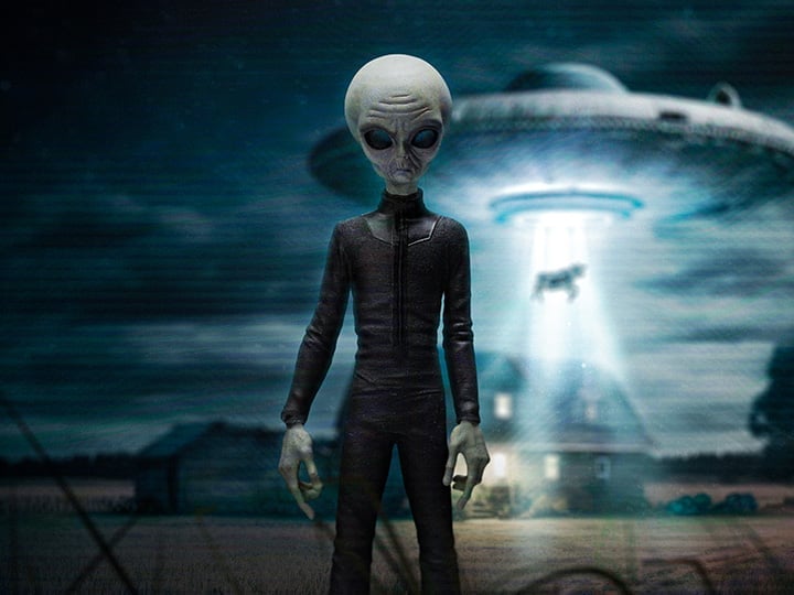 Iron Studios I Want to Believe Alien (Grey) 1/10 Art Scale Limited Edition Statue - View 2