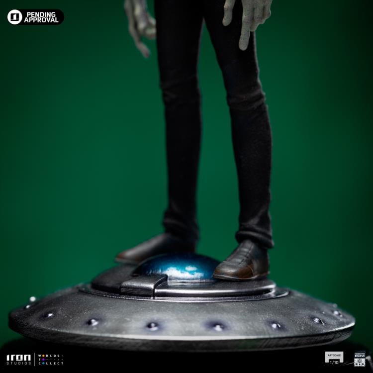 Iron Studios I Want to Believe Alien (Grey) 1/10 Art Scale Limited Edition Statue - View 9