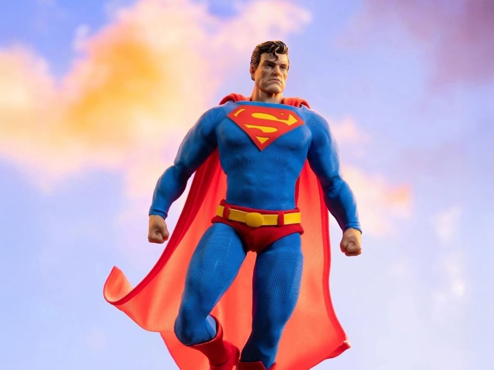 GONG Batman: Hush Superman 1/12 Scale 6.9-Inch Plastic Action Figure - View 2