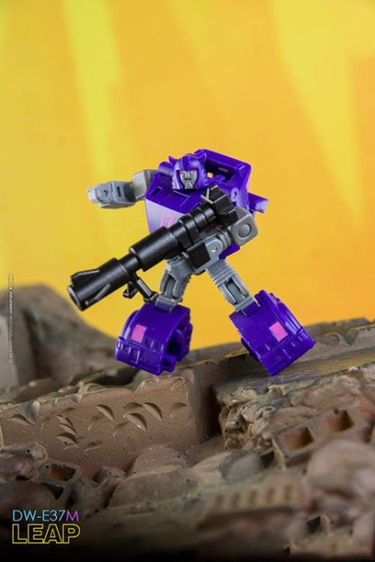 Dr. Wu DW-E37M Leap and DW-E38M Pulse Gun Plastic Figure Set - View 7