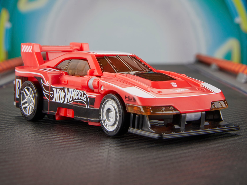 Hasbro Transformers Collaborative Hot Wheels x Transformers Deluxe Class GT-Scorcher 5-Inch Figure - View 2