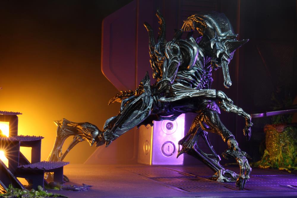 NECA Aliens Ultimate Rhino Alien Ver. 2 10-Inch Plastic Figure - View 10