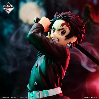 Bandai Demon Slayer: Kimetsu no Yaiba Ichibansho Tanjiro Kamado (Breached Swordsmith Village) 6-Inch Figure - View 4