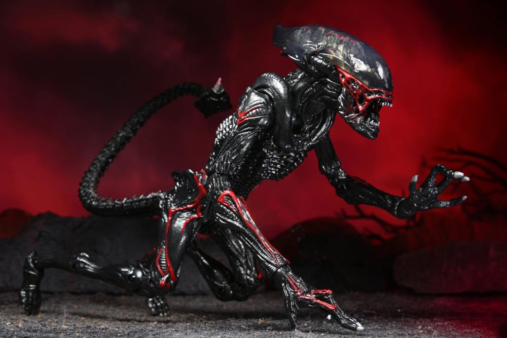 NECA Aliens Kenner Tribute Night Cougar Alien 7-Inch Action Figure - View 4