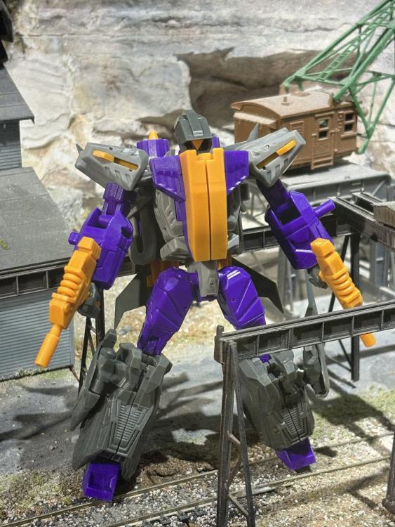 Riot Toys Last of the Seekers Warp Drive Plastic Figure - View 5