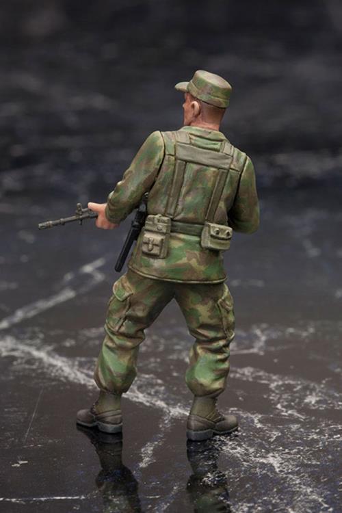 Kotobukiya Metal Gear Solid V: Ground Zeroes 1/35 Scale Model Kit (Reissue) - View 17