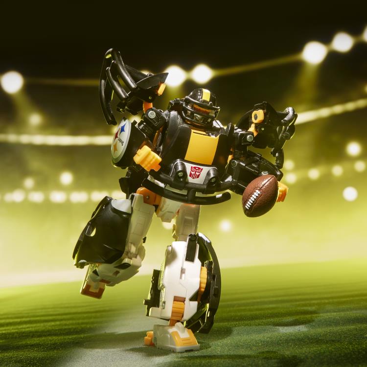 Hasbro Transformers Collaborative NFL x Transformers Pittsburgh Steelers Steelsmash 5.5-Inch Action Figure - View 3