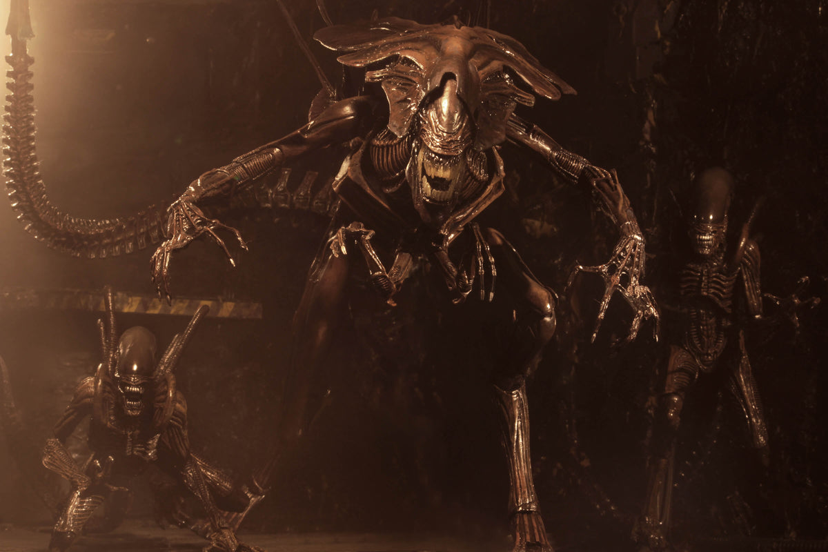 NECA Alien Resurrection Ultra Deluxe Alien Queen 30-Inch Figure with 30 Articulation Points - View 3