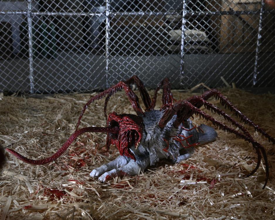 NECA The Thing Ultimate Dog Creature Set 7-Inch Figure - View 11