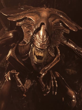 NECA Alien Resurrection Ultra Deluxe Alien Queen 30-Inch Figure with 30 Articulation Points