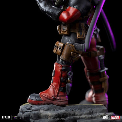Iron Studios Marvel X-Men MiniCo Deadpool Collectible Figure (6-Inch) - View 10