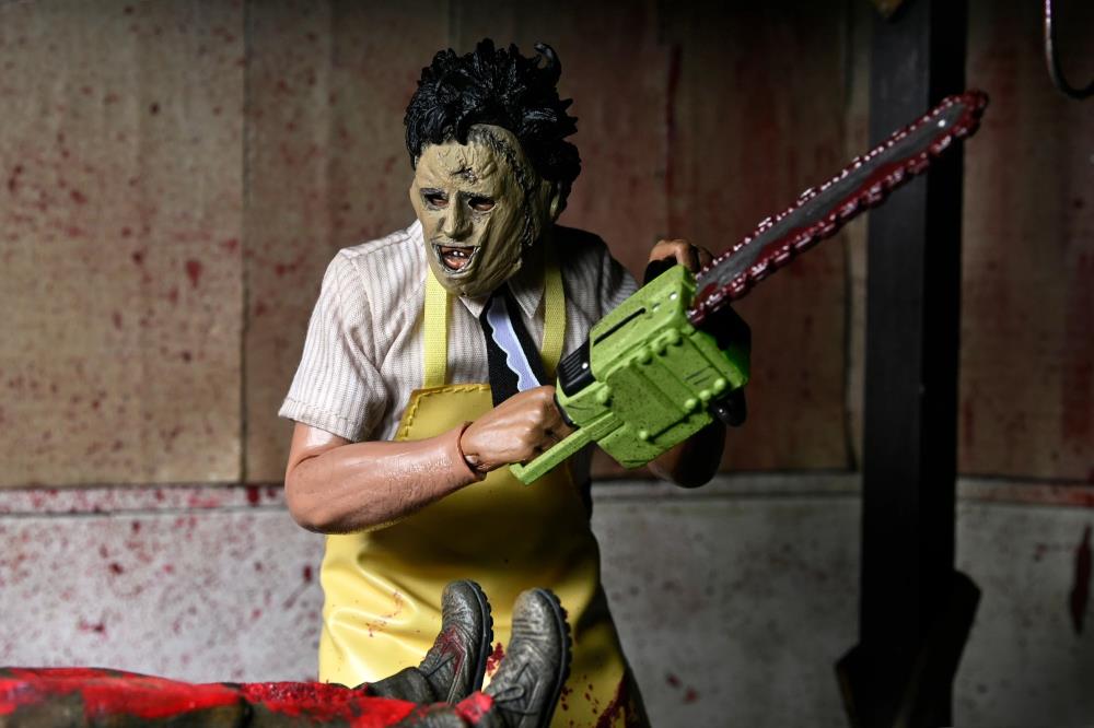 NECA The Texas Chainsaw Massacre Leatherface 8-Inch Clothed Action Figure - View 10