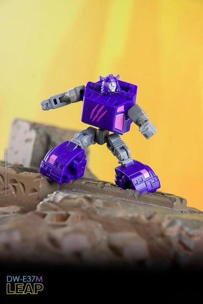 Dr. Wu DW-E37M Leap and DW-E38M Pulse Gun Plastic Figure Set - View 6