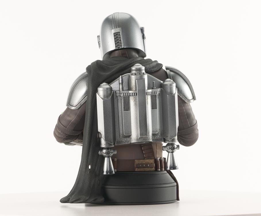 Diamond Select Toys Star Wars The Mandalorian and Grogu 1/6 Scale Limited Edition Bust - View 7